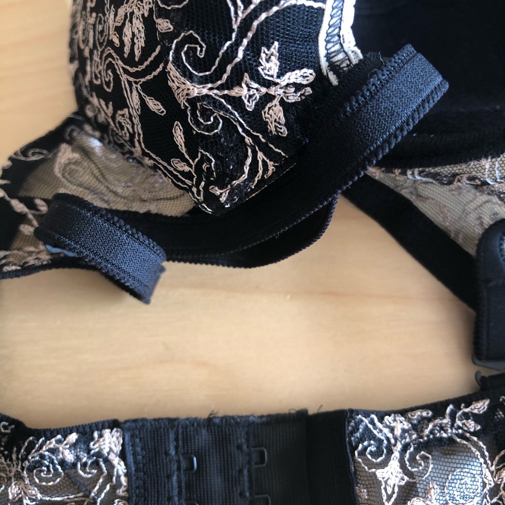New woman lingerie bra and panty set - Picture 9 of 14